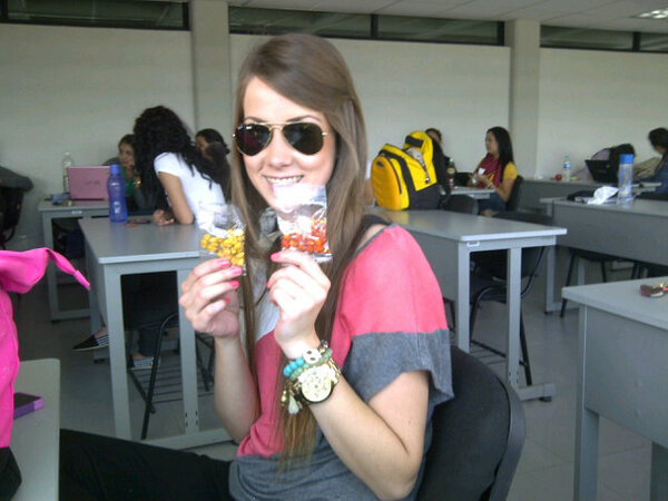 iivymontalvo's tweet image. @PiliValadez botaneando en clase, la nueva #korniadicta #lamejorbotana @_KORNIS