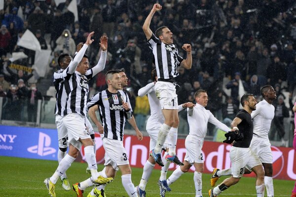 bonucci_leo19's tweet photo. Obiettivo centrato, Stadium spettacolare...ora sotto con il Catania..#finoallafine #UCL http://t.co/QnTf5u4haG