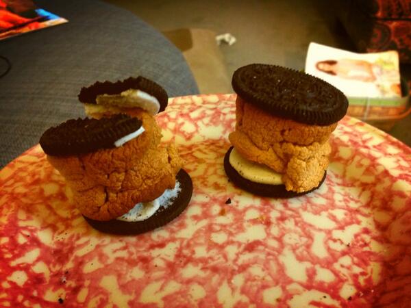 theothersjp's tweet photo. @OndessonkGA you know I didn't forget dessert!! #ondessonk http://t.co/4Ot6yG47x8