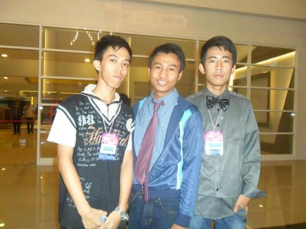 xtanNavarro's tweet photo. Trio ! http://t.co/eBsRmgxm4B