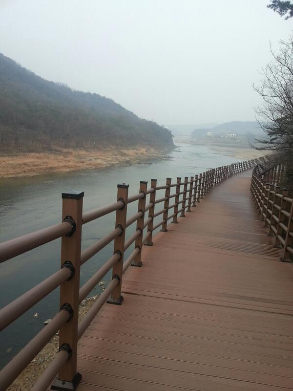 gomhk21's tweet photo. 강원도의 새로운 명물 섬강자전거길. 원주와 남한강자전거길을 잇는 60Km의 아름다운 길. 점검을 해보니 부족한 부분들이 제법있다. 완성되면 많은 사랑을 받게될것. http://t.co/3ShAOIikde