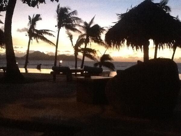 widowofcycling's tweet photo. Sitting in Fiji watching sunset and the stars come out all that's missing @CyclingSimonMBE would be romantic http://t.co/P8a0by71J2
