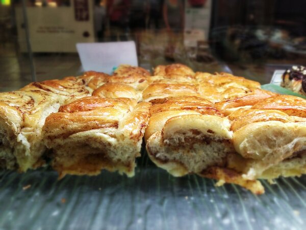 WonderBunsSG's tweet photo. Out of the oven and into the display tray! http://t.co/dAKZ1YKq0v