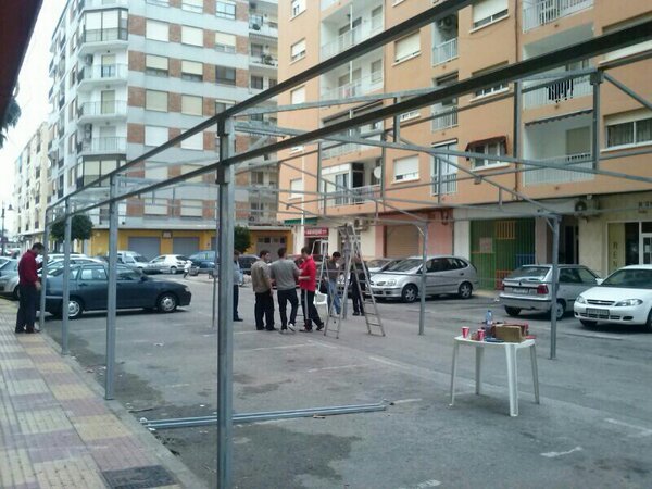 xuquercullera's tweet photo. Ja estem montant la carpaa ueeeee http://t.co/baT27vaR4J