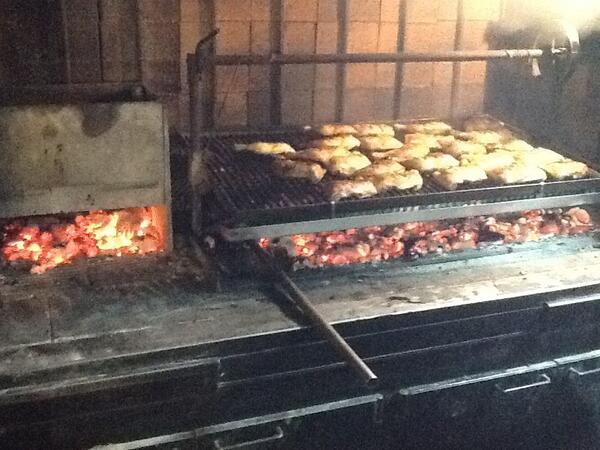 estas por igualada? Tienes qué comer?9 euros el menú, hoy de 1ero destacamos la paella y  y de 2o pollo brasa