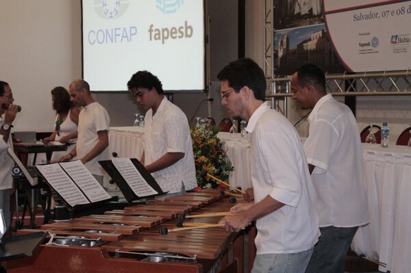 FAPT1's tweet photo. Música "aquarela" por percussionista da Bahia. Apresentação cultural no @confapbrasil em Salvador - BA @fapesb http://t.co/3tzEAlYjoq