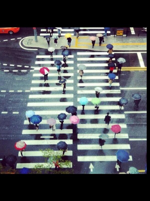 Deoom1's tweet image. متى يأتي اليوم الذي اصرخ فيه بشوارعك فرحاً تحت قطرات المطر واققول "واخيرا تحقق حُلمي" 🇰🇷♥