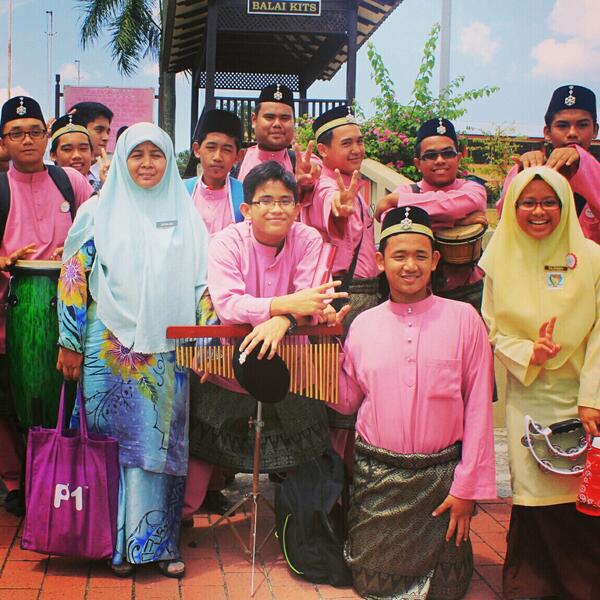 mashedpatates's tweet image. Jejaka jambu kumpulan nasyid sekolah. @AsyrafRashid @EwanShahmi #schoolrep #mtq2013 #tgk #kat #youtube #ada