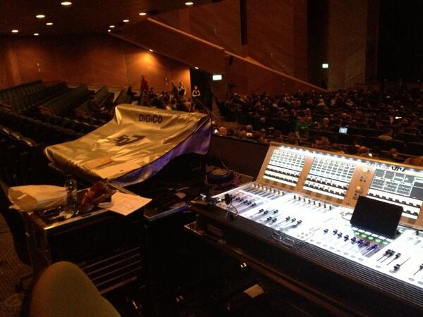 SoundDesignIE's tweet image. Vi4 at work....SD7 asleep