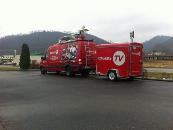 TVGeekHD's tweet image. Good morning from Charleston, West Virginia!! Loving these accents..... Y'all!! #ImDoingItWrong