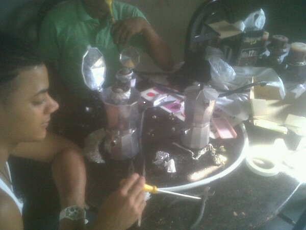 D_TNT's tweet photo. Los tigueres fabricacion de hooka #lavidadelbago http://t.co/XhvuKoPIvU