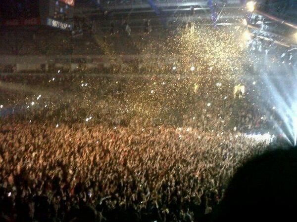 thescript's tweet photo. “@eimearosegrace: @thescript the crowd last night was mad ! #neverforget http://t.co/f6ve6uvC0O” #Script3ArenaTour