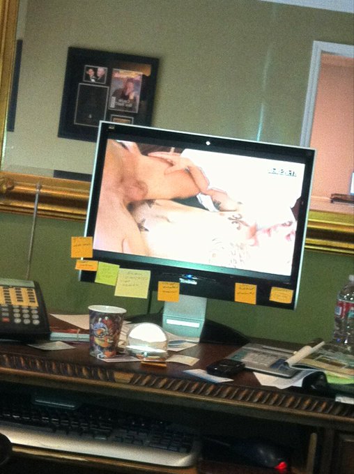 Another hard day at work... #porn http://t.co/GV8v8OD8dQ
