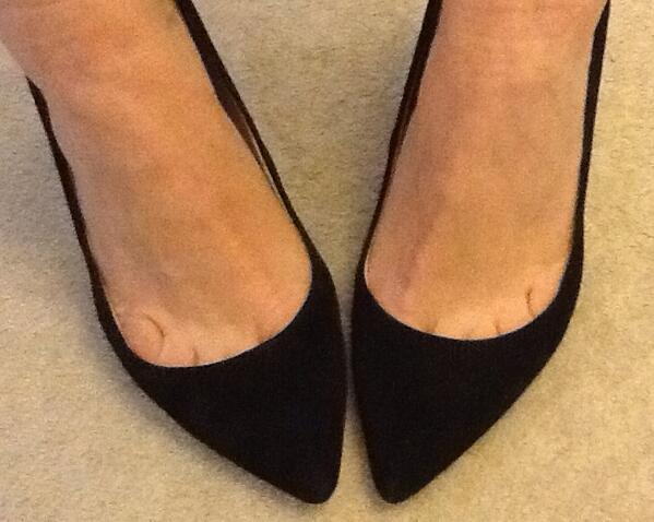 Wantthatlook's tweet image. For the perfect black court see @thisiswhistles Cassini Mid Heel or @ZARA pointed court #springshoe #wardrobestaple