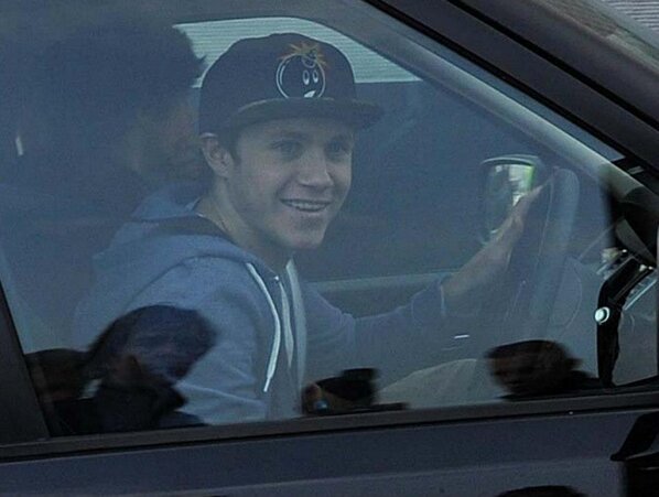 harrybeaut's tweet photo. that smiLE OMFG BYE http://t.co/B28N0tYiZb