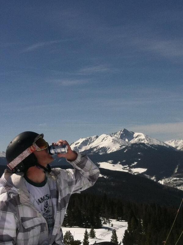 BryanC2Z's tweet photo. I wonder if the mountains in the can are the ones behind me? #lovinlife http://t.co/GXGPZJKAqk