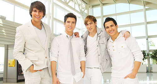 normajackeline's tweet image. estan súper guapos guapos