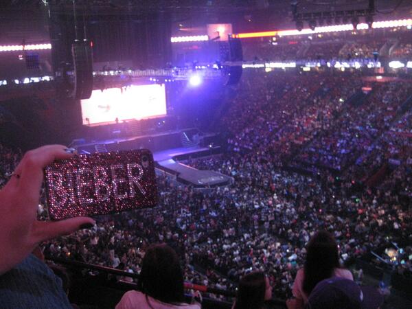 afallu31's tweet photo. #tbt My @justinbieber iPhone case at the #BELIEVEtour in Montreal :) haha http://t.co/ASiolojoDe