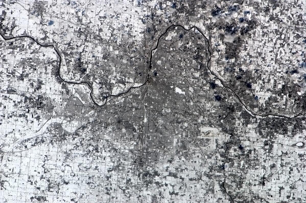 Cmdr_Hadfield's tweet photo. From orbit you can see why they called it Grand Rapids - Michigan USA. http://t.co/gBgDpk1MSr