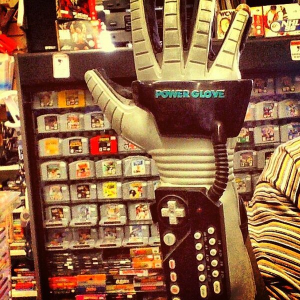 VideoGameExp's tweet image. somebody just traded in the #powerglove