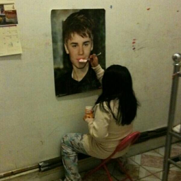 nauhs_'s tweet image. #WhatIDoWhenImAlone