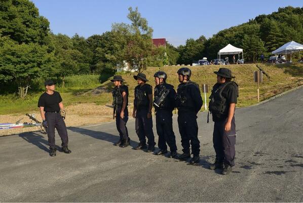 Zar4 Npoって怪しいと思ってきた人は俺以外にも大勢いるよね Npo法人 大雪りばぁねっと 岡田栄悟 オール ブリッジ 橋川大輔 こいつら最悪 ただのミリオタ このヘルメット 特殊部隊風の黒服ベスト ウニモグ エンジン載せ換えボート Http