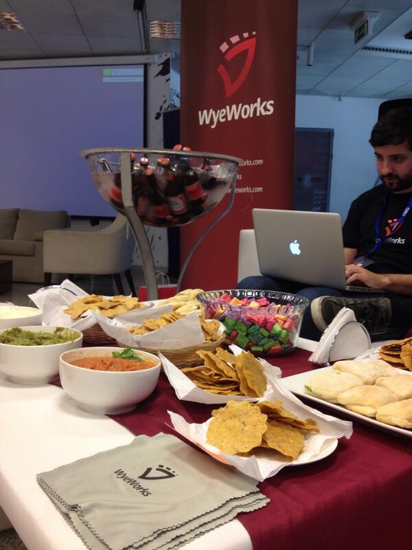 sebagon's tweet image. Este es el stand de @wyeworks en la #RubyConfUY!