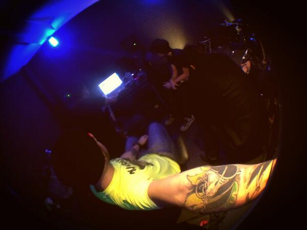 adilasmusic's tweet photo. Grabando guitarras yeahh @adilasmusic @JoseABlancoR @jesbricenous @Yannis_Rocha http://t.co/Xgf2pfRwnu
