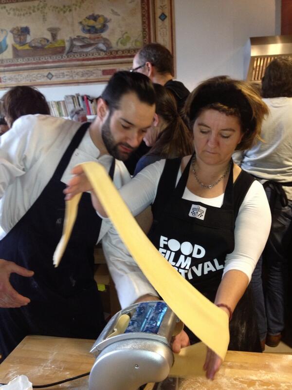 LeonardoPacenti's tweet photo. Plin raviolis maken bij @foodfilmfestival met #alliantieslowfood http://t.co/TaibpIvGnh