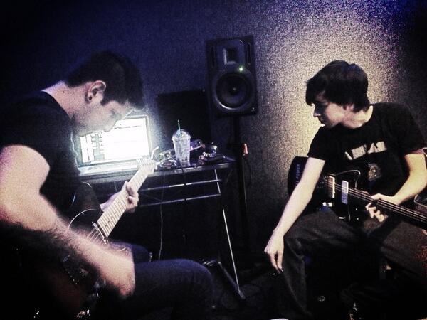 adilasmusic's tweet photo. Grabando guitarras @adilasmusic @Yannis_Rocha @NUNoticias @MusicandoRockVe @hispanorock @sonymusicmexico http://t.co/QPMn676BMD