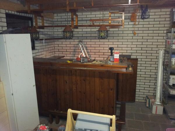 TjeerddeLange's tweet photo. @robbertl1984 @TSchokker  de buurtbar is in aanbouw #proost http://t.co/21fzL0ldON
