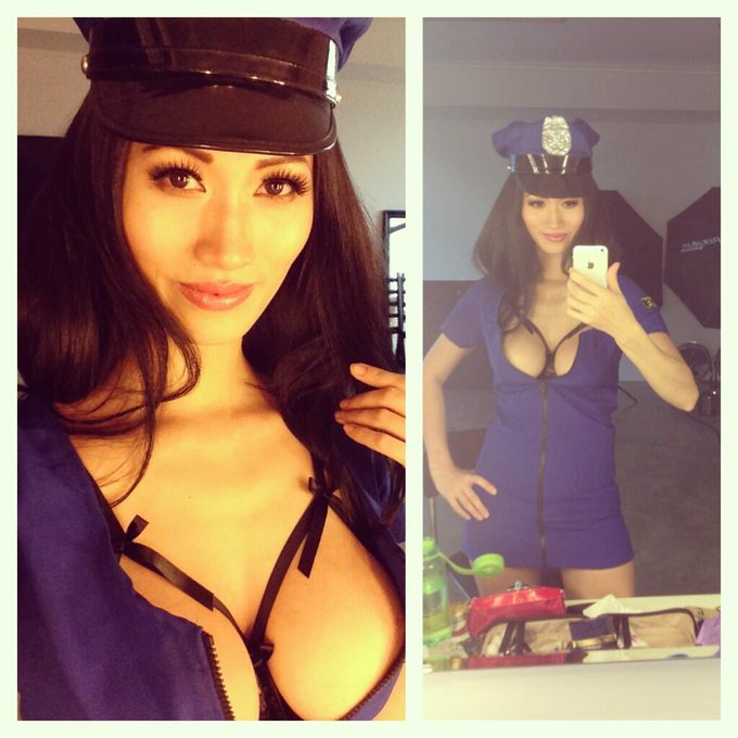 I will handcuff you if you are naughty #FriskyFriday @Playboy @PlayboyDotCom @PlayboySocial @Playboy_NL<a href="/tag/friskyfriday"class="tags">#FriskyFriday</a>