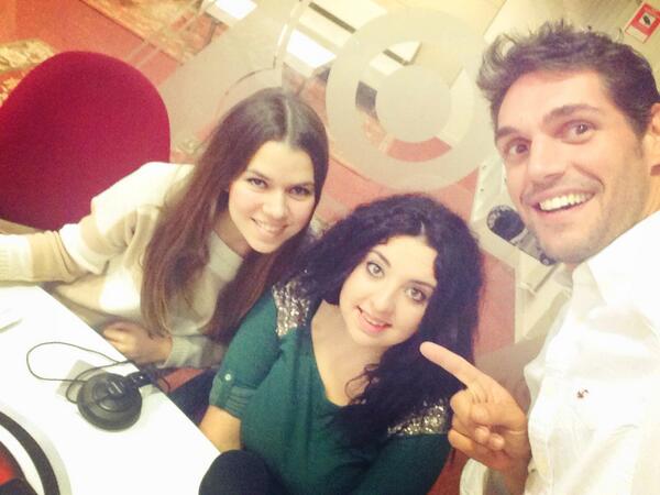 HAPPYFMRADIO's tweet photo. Hoy @joseplobato y @annalogicamente os presentan a... @crisvitamina! Bienvenida a HappyFM! :D http://t.co/DV5RsD1iod