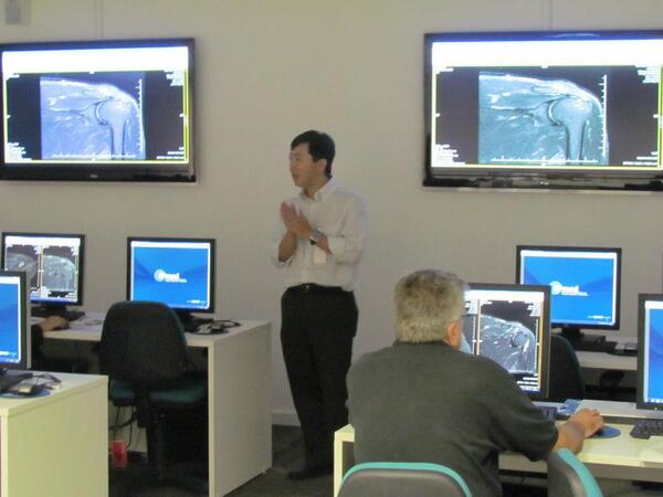 IPmed_oficial's tweet photo. Dr. @AndreAihara discute casos de #ombro no primeiro dia do curso #MúsculoEsquelético. http://t.co/1lH3RmGyzA