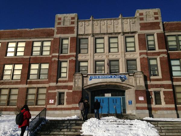 laurayd's tweet photo. Visiting TechBoston Academy! Great school @BostonBreakout http://t.co/ZbvaGLQUk3