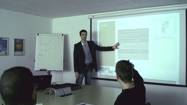 watsoft_com's tweet image. L'archivage des mails expliqué par Aurelien aux partenaires lors de la formation #Mailstore organisé par #Watsoft