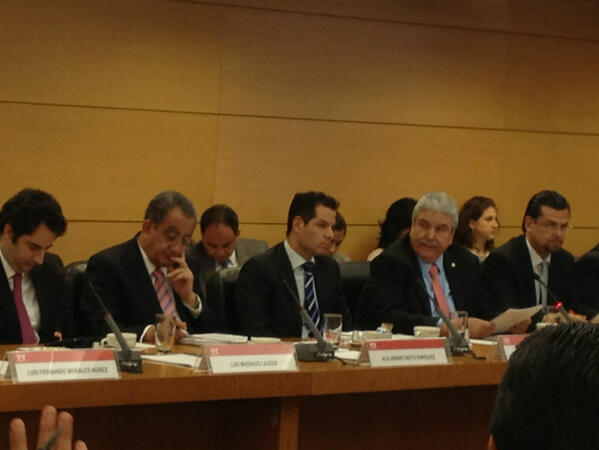 alejandromurat's tweet photo. En el H. Consejo de Administración de @Infonavit que preside el Diputado Carlos Aceves del Olmo. http://t.co/Dpstws2iEM
