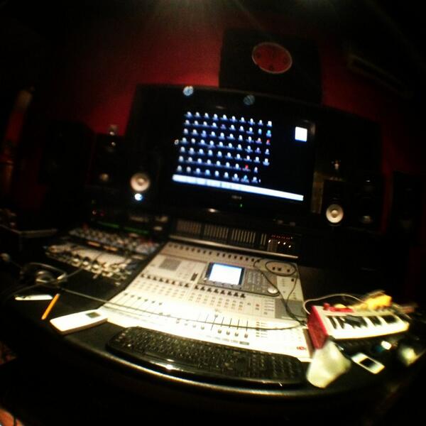 adilasmusic's tweet photo. Grabando @Yannis_Rocha @RadioPlayTvCom @jesbricenous @JoseABlancoR http://t.co/W9Fmk6jH7B