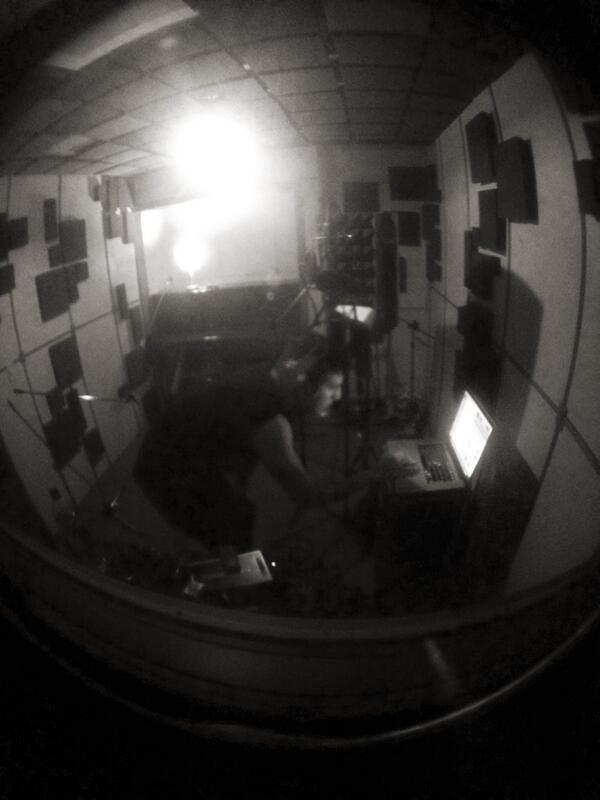 adilasmusic's tweet photo. Grabando @MusicandoRockVe @CultivoMusical @RadioPlayTvCom http://t.co/8kYYEwmwxb