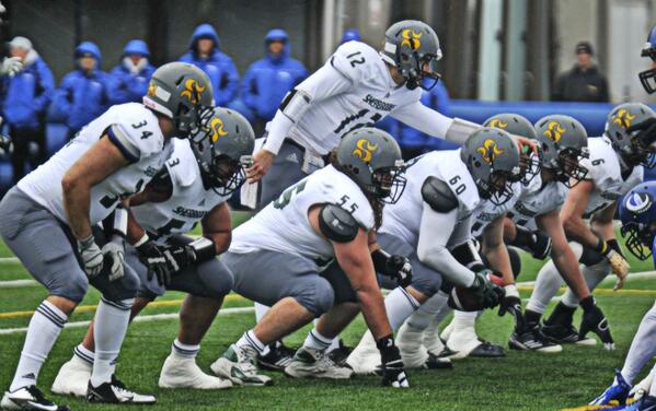AnthoLeduc's tweet photo. #CISfball | Retour sur le camp de printemps du @VertetOr avec coach David Lessard: http://t.co/lasmHtZ0q9 http://t.co/Slhn3VKyrF