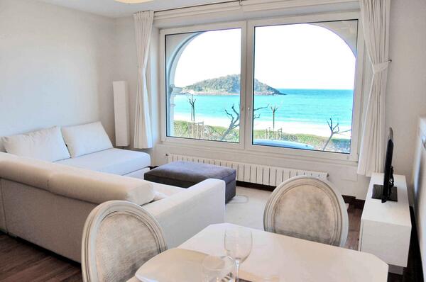 Iberorent_ss's tweet photo. En #SemanaSanta alojate en nuestro apto MIRAMAR II, vistas espectaculares a la #playadelaconcha #donostia #primavera http://t.co/ZIs4atbKcp