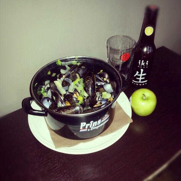 iKiBeer_NL's tweet image. Thanks @devissershaven voor het creëren  van #recept mosselen met granny smith! Try-out via bit.ly/14cDaJw