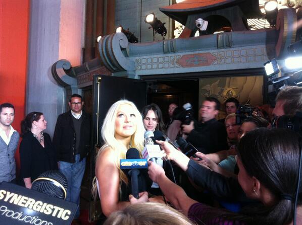 [Fotos+Videos] Christina Aguilera en la Premier de la 4ta Temporada de The Voice 2013 BF2PKIQCcAEno5C