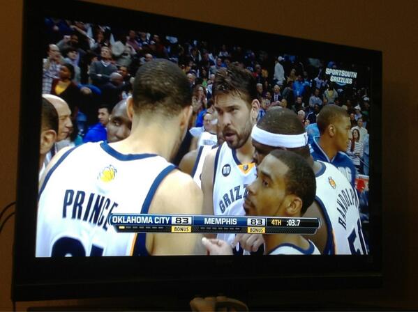 MrReDikkUlus's tweet image. Baylissss with the threeee! Look at this, man what a night of hoops. Great teaser for tomorrow&apos;s action! #nbapackage