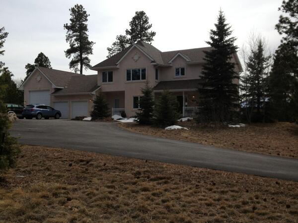 sgurman's tweet image. This tweet never went out. Belatedly, here is the #TomClements home, crime tape down.