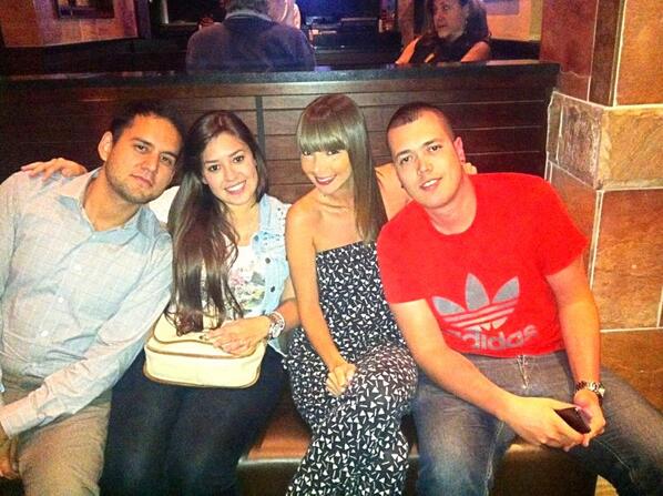 DanielaCR89's tweet photo. Nosotras, el tuyo y el mio @PARDO_PROD @carorivera008 Ya quiero volver. http://t.co/Q401DJZoRA