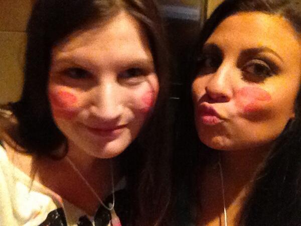 Maggie_Dela_'s tweet image. Glow partyyyy! #springbreakk