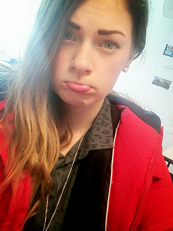 Charl8borg's tweet photo. hadde visst fri vi -.- #fml #goinghome #1dhb http://t.co/5SrdsDYJN8