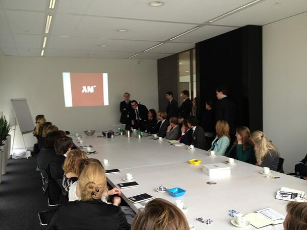 remcodijkmans's tweet photo. Ze zijn er weer. De studenten van #boss #tudelft #bouwkunde #re&amp;h voor de businessday. http://t.co/hxa5EQ8cm8