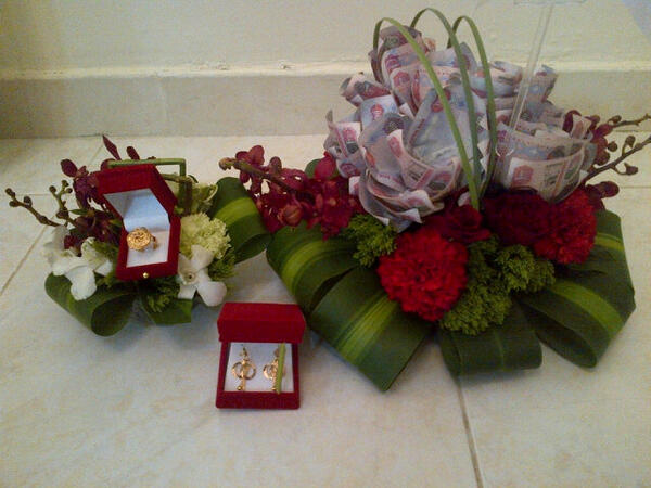 eshgi_ad's tweet photo. هدية أمااية الله يحفظها http://t.co/oJEWNmVgyo